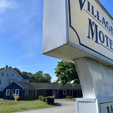 Village Motel Clinton Exterior photo